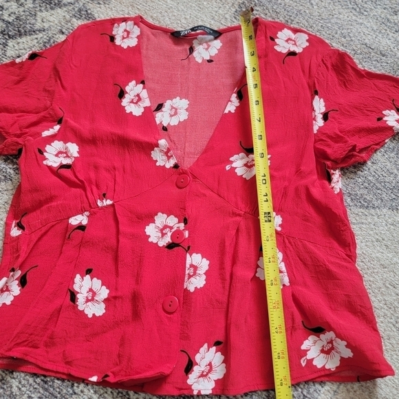 2/$20 Zara Red V Neck Floral Print Top M - Picture 4 of 7